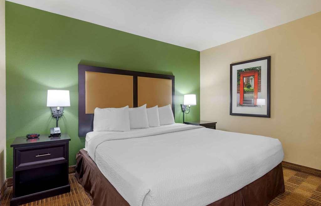 צ'מבלי Extended Stay America Select Suites - Atlanta - Buckhead חדר תמונה